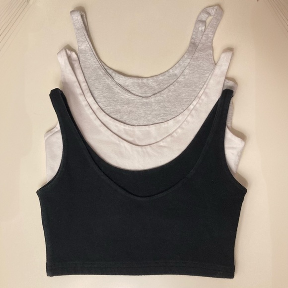 ERROR: Already sold but Poshmark won’t let me delete listing!! - Picture 1 of 7